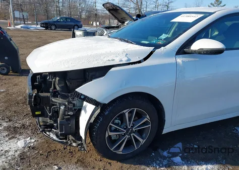 2024 Kia Forte Lxs z USA, uszkodzony, nr VIN 3KPF24AD2RE810683